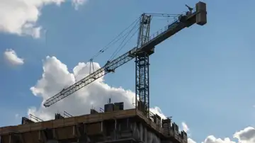 Canada's Housing Starts Decline Amidst Permit Approvals