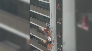 Workers Rescued from Suspended Platform Amid Severe Storm in Toronto