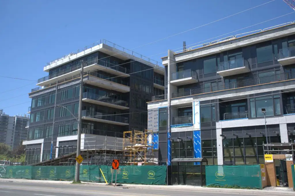 PCL Celebrates Topping Off of Lakeview DXE Club in Mississauga