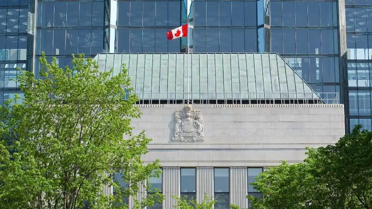 Bank of Canada Maintains Overnight Rate Amid Mixed Economic Signals